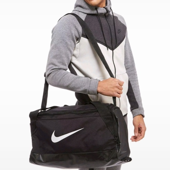 nike medium brasilia duffel bag